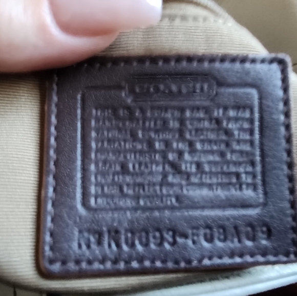 COA Coach Classic Soho White/Brown Leather Double Pocket Carry All Handbag - Picture 6 of 16